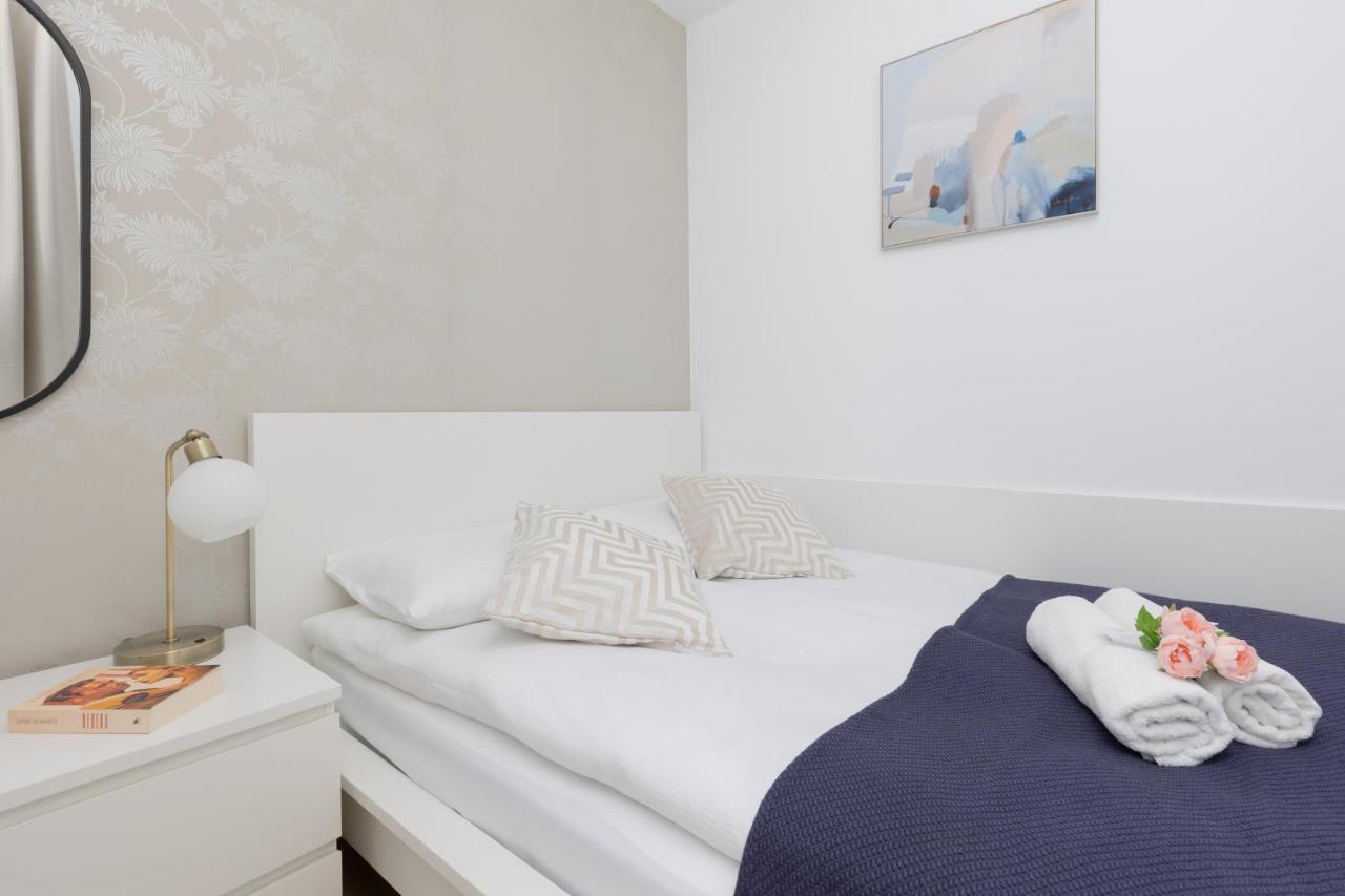Warszawa Srodmiescie Bonifraterska Apartments By Noclegi Renters 외부 사진